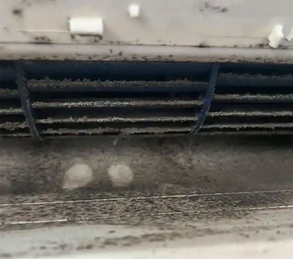 四方台空调吹的风有股烧焦味是怎么回事